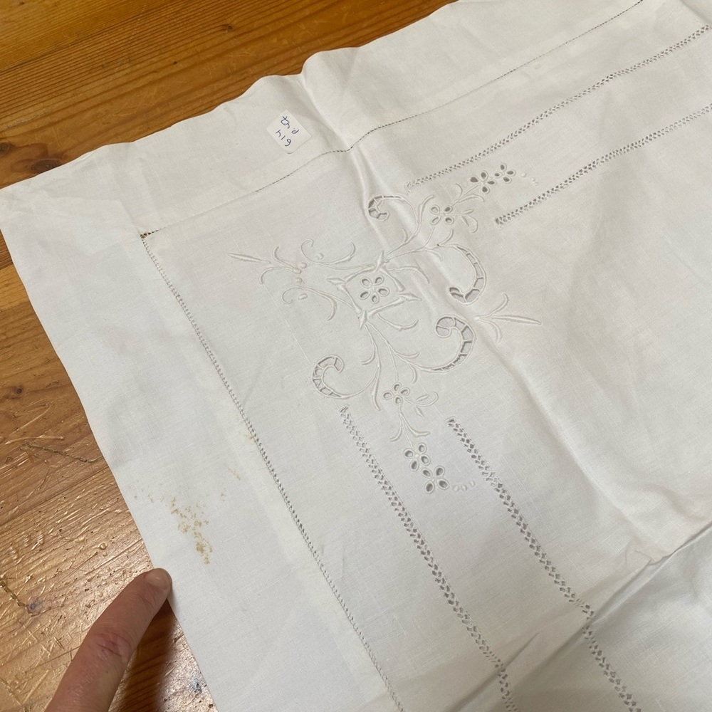 Vintage Embroidered Pillowcase - Picture 5 of 8